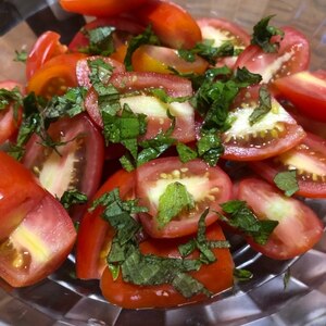 トマトと紫蘇のシンプルサラダ